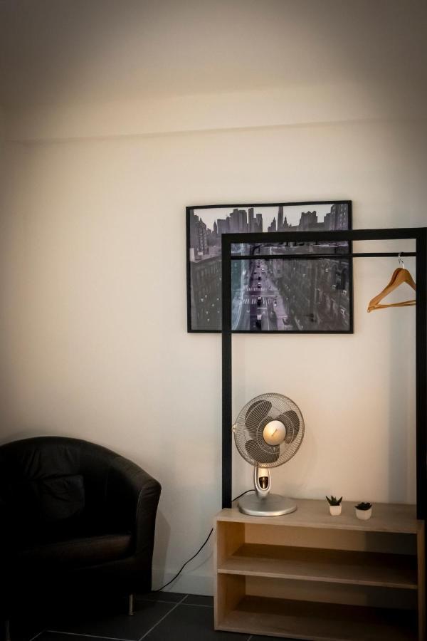 Superbe Appartement Avec Patio ニーム エクステリア 写真
