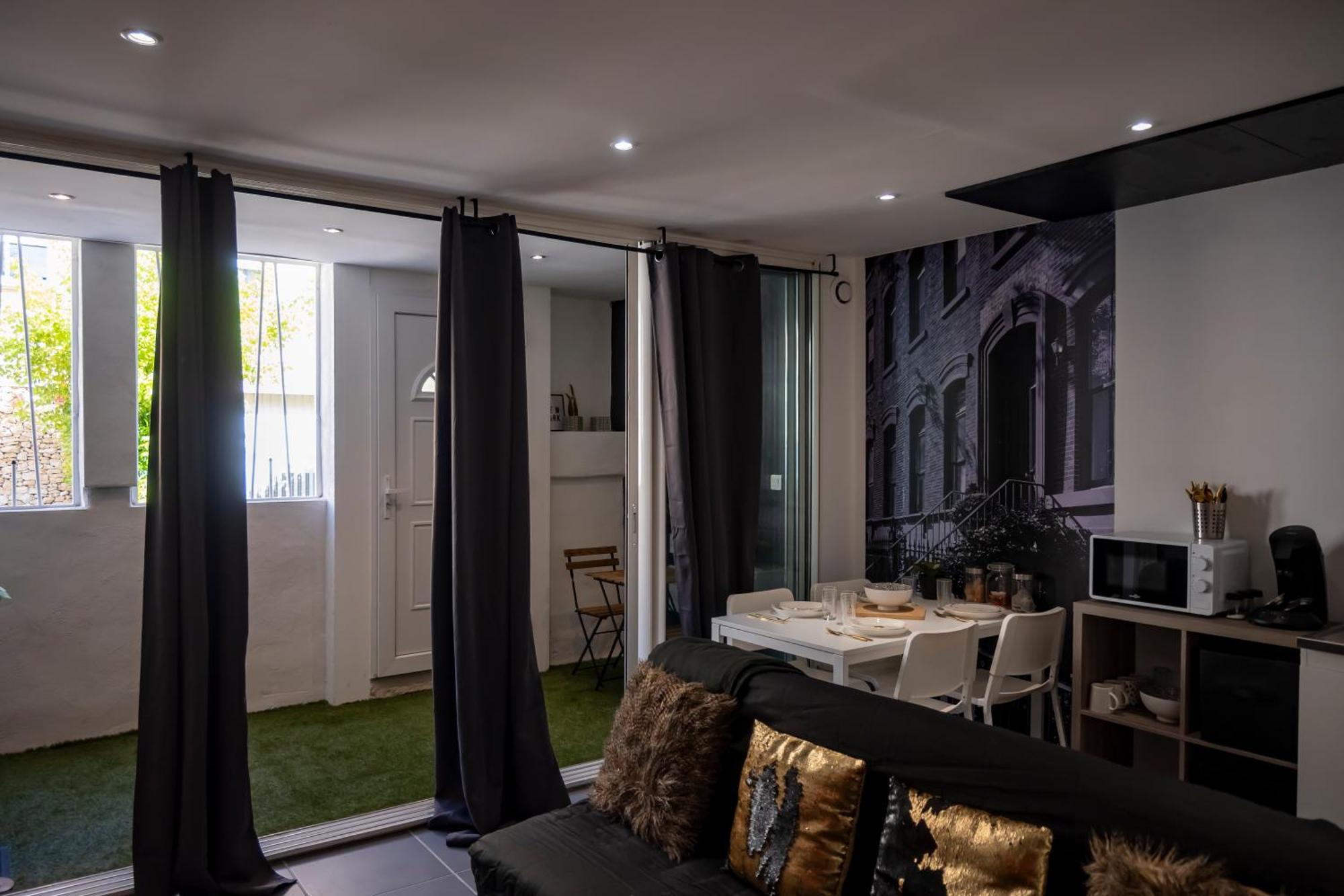Superbe Appartement Avec Patio ニーム エクステリア 写真